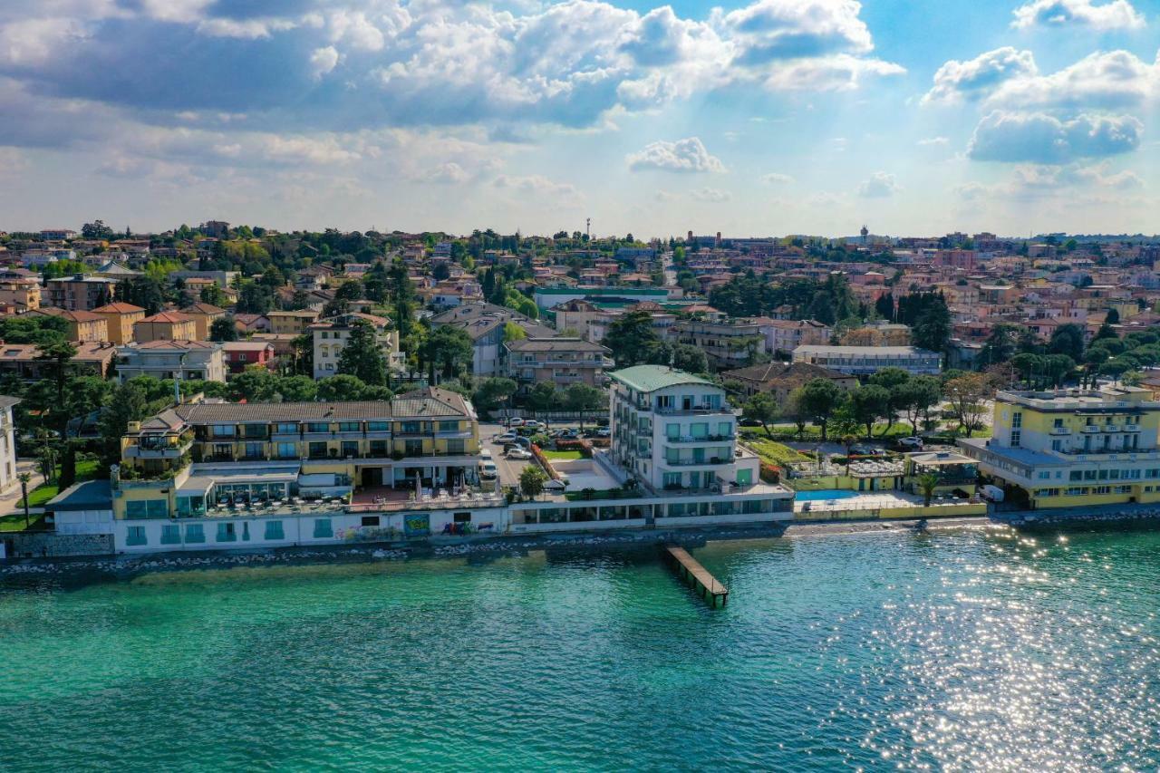 Desenzanoloft Official Partner Marriott Homes & Villas - The Sunflower Front Lake Desenzano del Garda Exterior photo